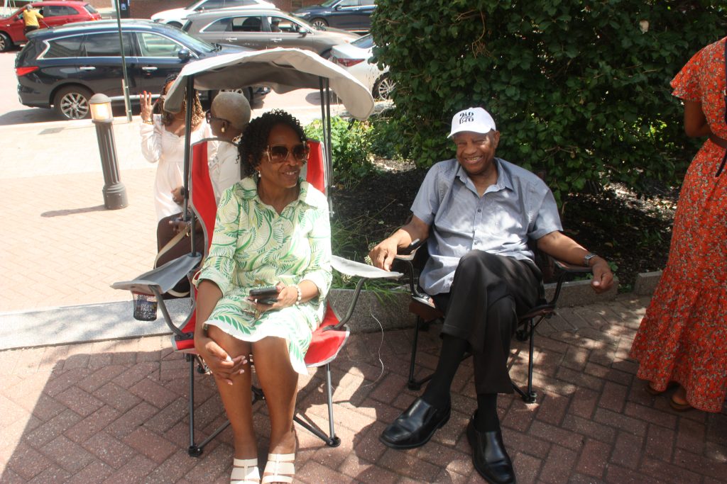 AQ 25 Revivial and wreath image159