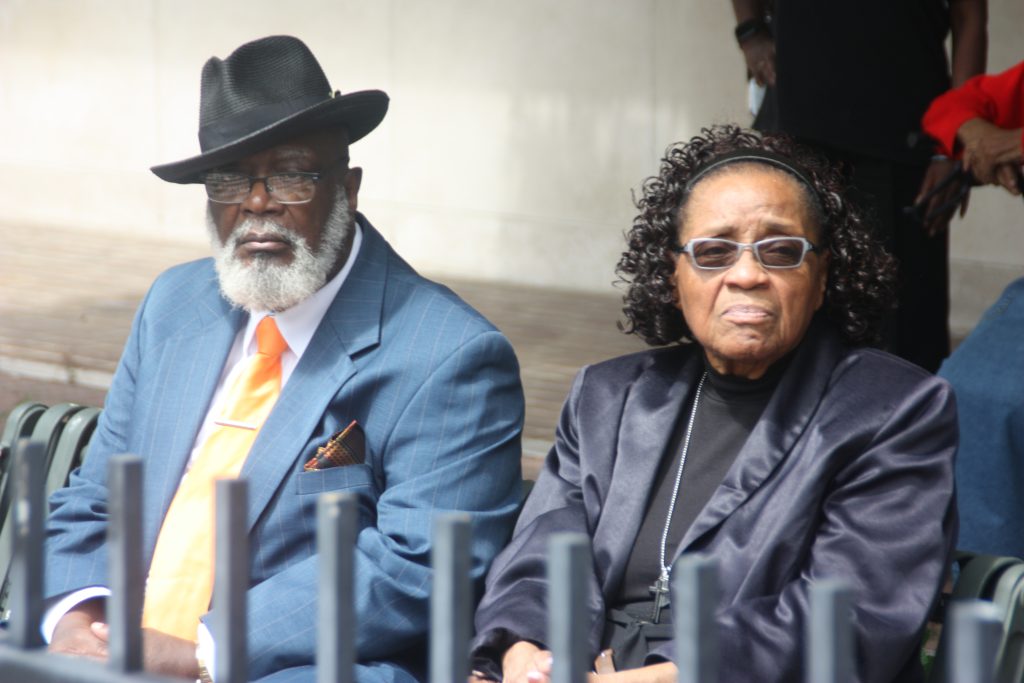 AQ 25 Revivial and wreath image174