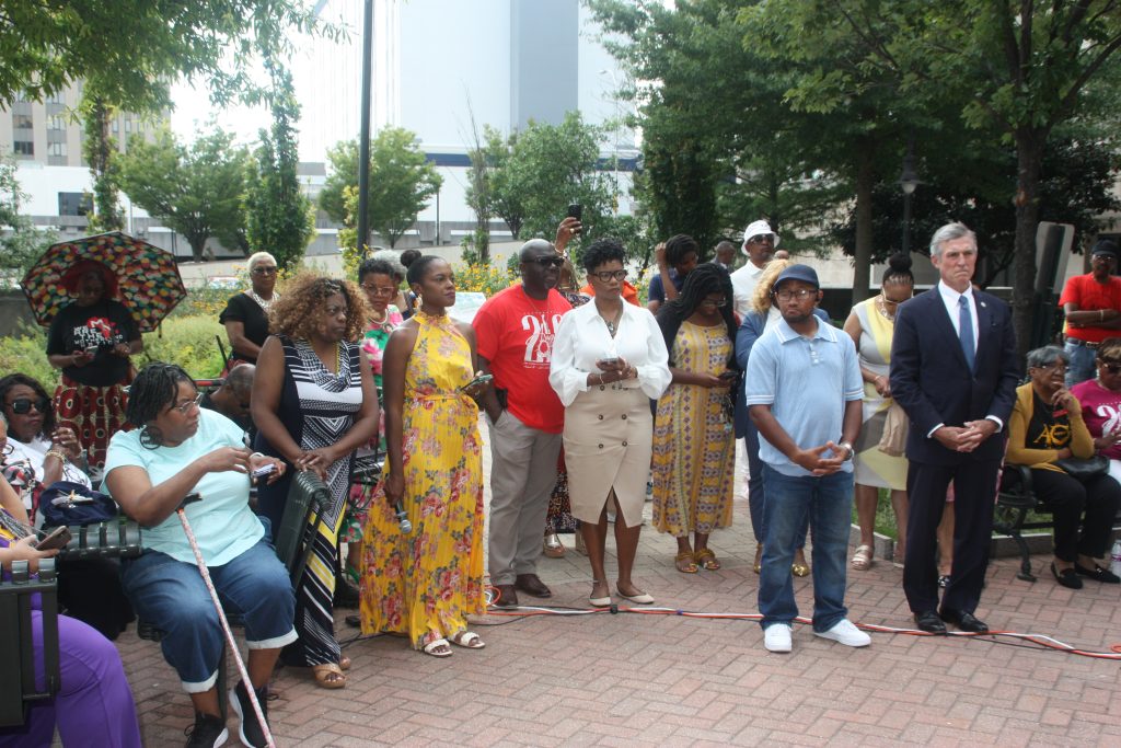 AQ 25 Revivial and wreath image178