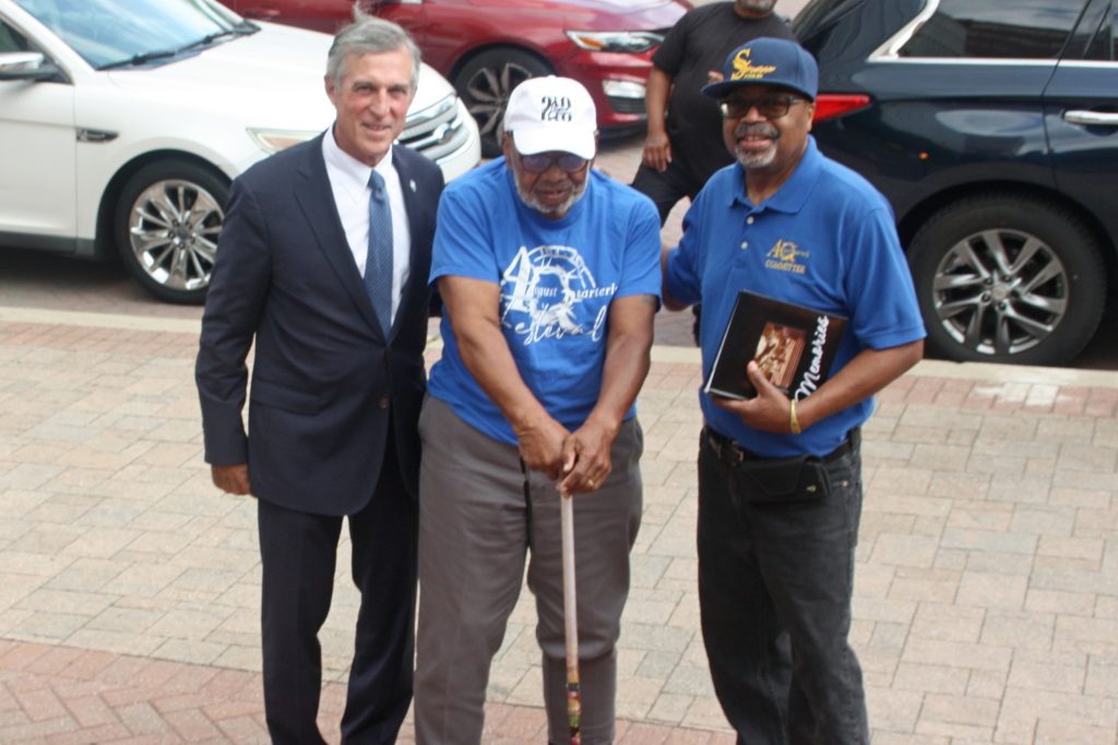 AQ 25 Revivial and wreath image199